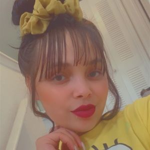 Meet your Posher, Thalia